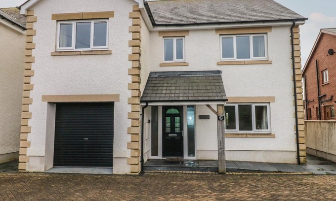Burry Port House | Llygad Y Lleuad Moon