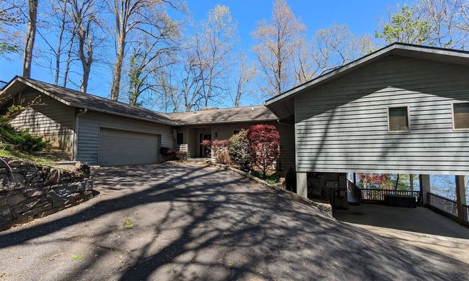Lake Junaluska House | Llyn Blaen Upper, Lake Junaluska, Lakeside and Mountain Views, Gas FP, Central