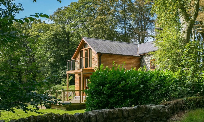 Llanddeusant Cottage | Llynon Lodge - a cosy fire that sleeps 4 guests in 2 bedrooms