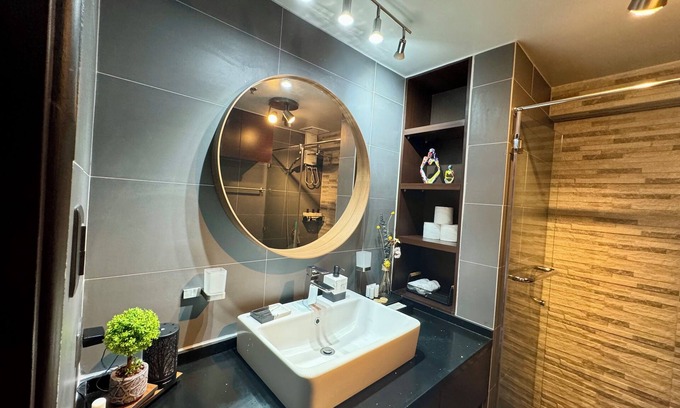 Palanan Condo | LMK Staycation