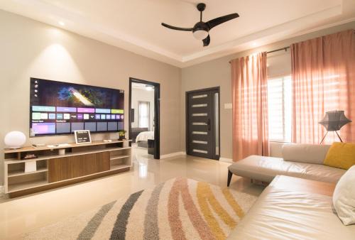 Ocho Rios Villa | LnD Villa! Lovely gated community, 24 hrs security, amazing view, and pool