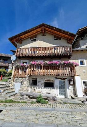 Venoz Apartment | Lo Reinard