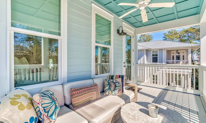 Greenway Park House | Loaded Pet Friendly by Gulf w Comm Pool and Bikes