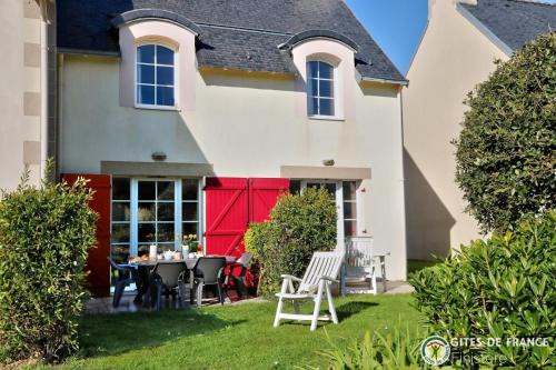 Guilvinec House | LocaLise - Maison E4 au Guilvinec - A 20m de la mer avec jardin et piscine - Tout à pied, plages, port, centre, commerces, marché - Wifi inclus - Linge de lit inclus - Animaux bienvenus