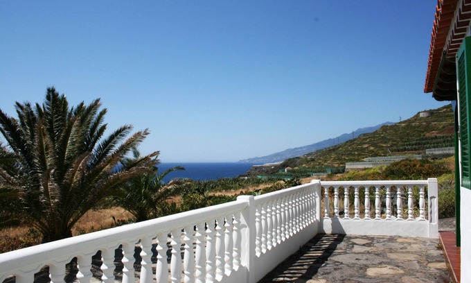El Granel Cottage | Located at sea level, privacy and sea views