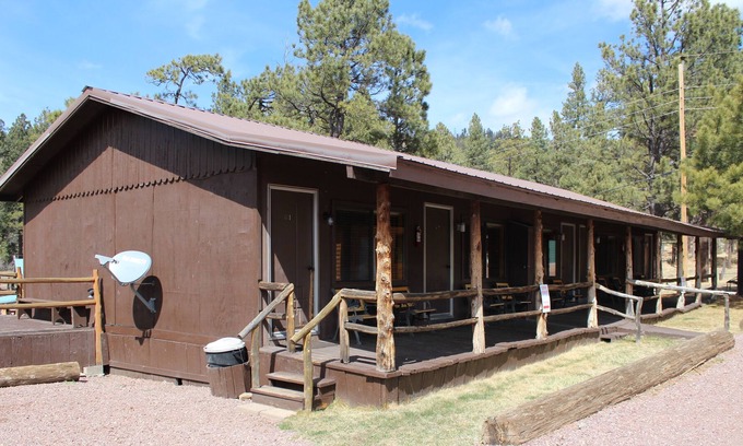 Alpine Apartment | Located in beautiful Alpine, AZ at the historic Tal-wi-wi lodge.