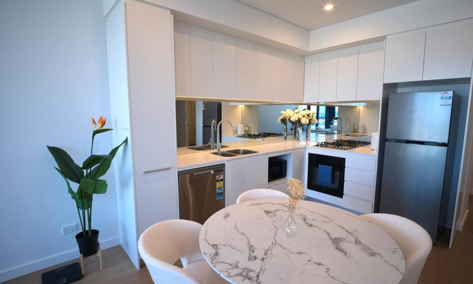 Bankstown Apartment | Located in heart of Bankstown and on top of the building with full of views.