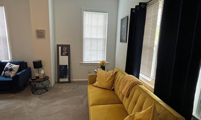 Downtown House | Located in the Heart of Downtown Hampton rent for 30 days or more!