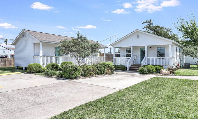 Rockport Cottage | Located in town, walking distance to marina and festival grounds. Cottage 6