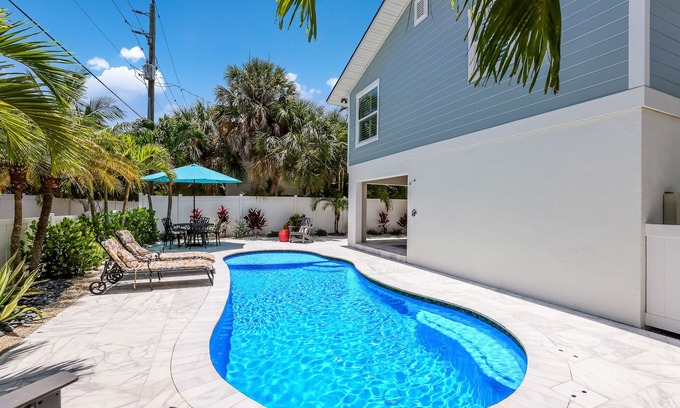 Anna Maria House | Located Near Bay Beaches and Pine Ave! Family-Friendly with Pool and Games!