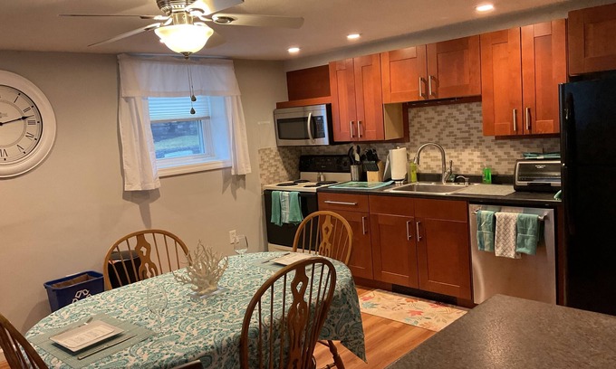 Woburn House | Located north of Boston/comfort and relaxation in your home away from home