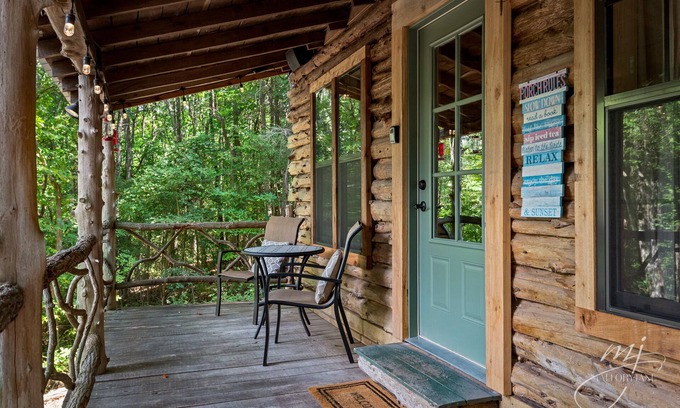 Eureka Springs Cabin | Located on a 10 acre wooded hillside