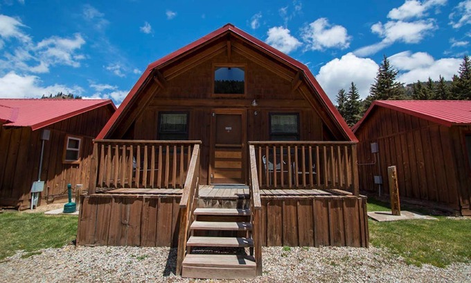 Red River Cabin | Located on the river, facing the Mountains