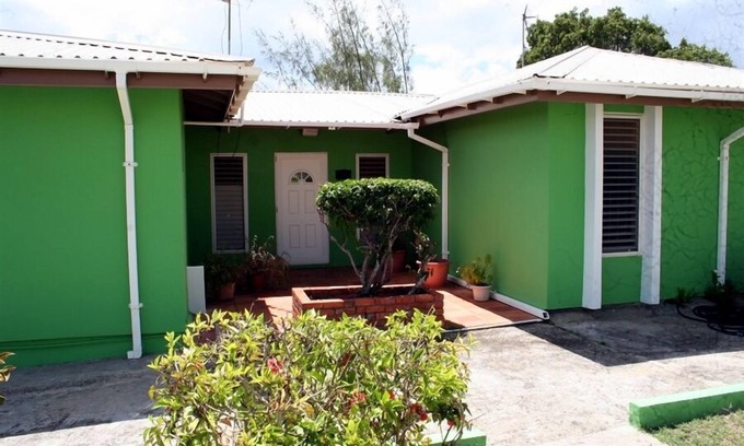 Sheraton Park Apartment | Located on the south coast we are a 5 minute drive to beautiful white