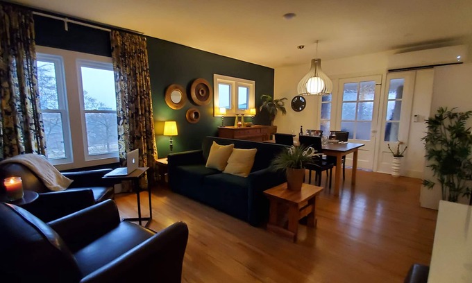 Niagara Falls Apartment | Located within walking distance from the Famous Niagara Falls and the atractions