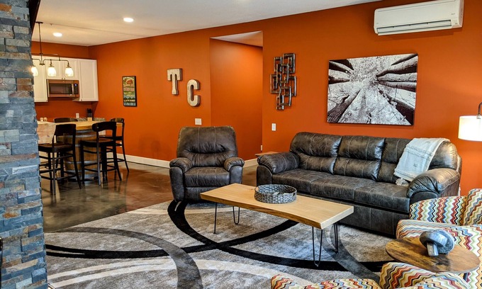 Traverse City Condo | *Location!* 4bd/3ba Condo In Center of Downtown TC