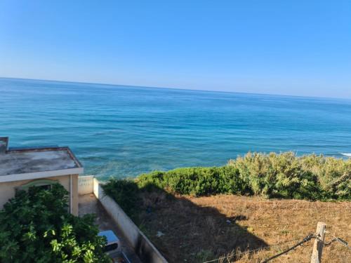 Tizi Ouzou Province Apartment | Location AZEFFOUN - petit prix