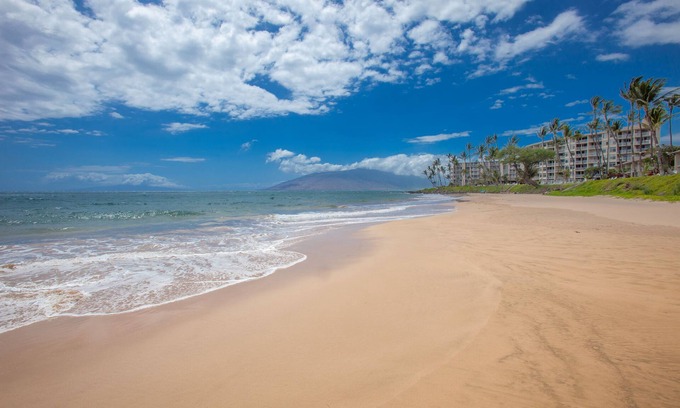 Kihei Condo | LOCATION! Beautiful condo in a lovely resort. Just across the street beach!