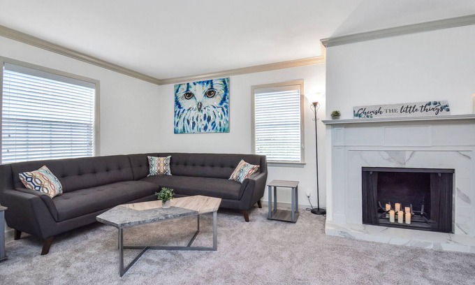 Uptown Apartment | LOCATION Beautiful Updated 4-Plex in Galleria Area