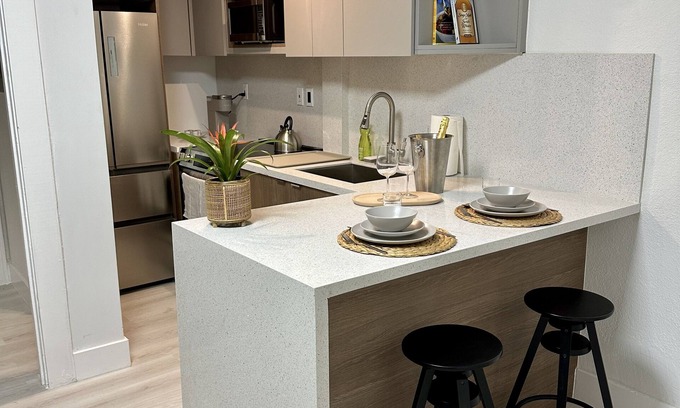 Douglas Apartment | Location Close to Miracle Mile, Free Parking/WiFi