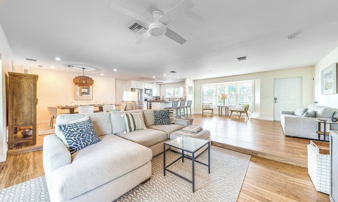 Hunt Club House | Location, Location! Stylish Home in Palm Beach!