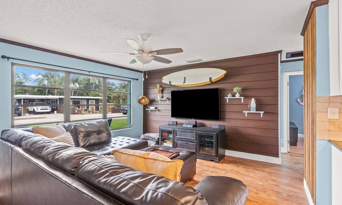 Juno Ridge House | Location Location! Juno Beach, Park your boat!