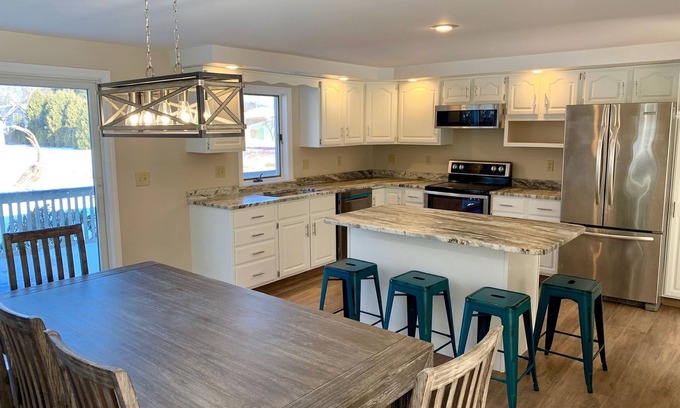 Ogunquit House | LOCATION! LOCATION! 1/2 mile walk to beach and downtown.
