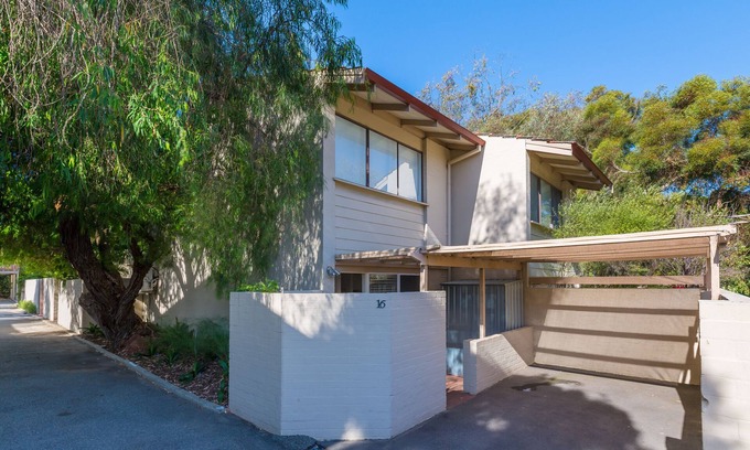 Mosman Park House | Location, location, location! Mosman Park Townhouse with a sunny courtyard!