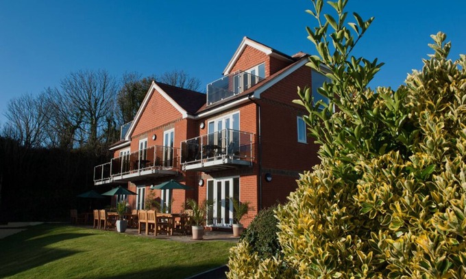 Ore Apartment | Location-Location-Location! - Spacious 2 Bed Apt with Sea & Country Views