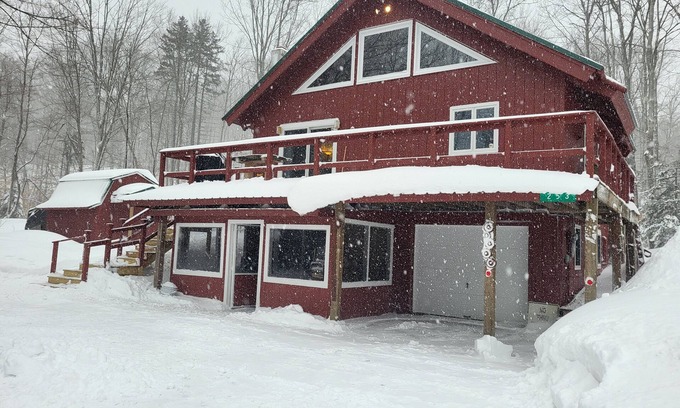 Belmont House | LOCATION, LOCATION, LOCATION. 5 min to mountain, Dog friendly. 5 star reviews.nn