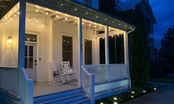 Carlton Landing House | Location! Location! Location!