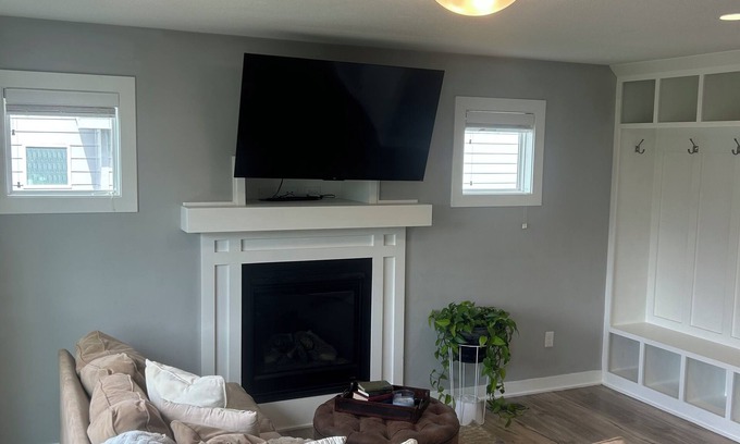 Grimes House | Location, location! Spacious 4-bedroom house in lovely Grimes with WiFi, AC
