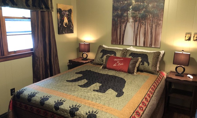 Lake Harmony Estates House | Location, Location, Location! 1/2 block to Lake Harmony and Dog friendly.