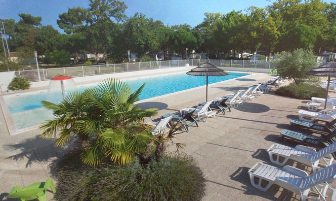 Coulanges House | Location Mobilhome Camping 4 Domaine de Dugny