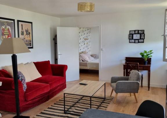 Saint-Hilaire-Saint-Florent Apartment | Location saisonnière appartement situé à Saumur