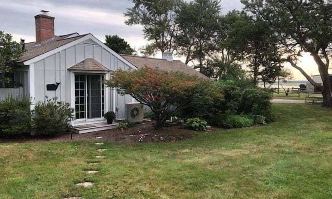 Barnstable County Apartment | Location - Walk to Beach - Pool Access - Waterviews