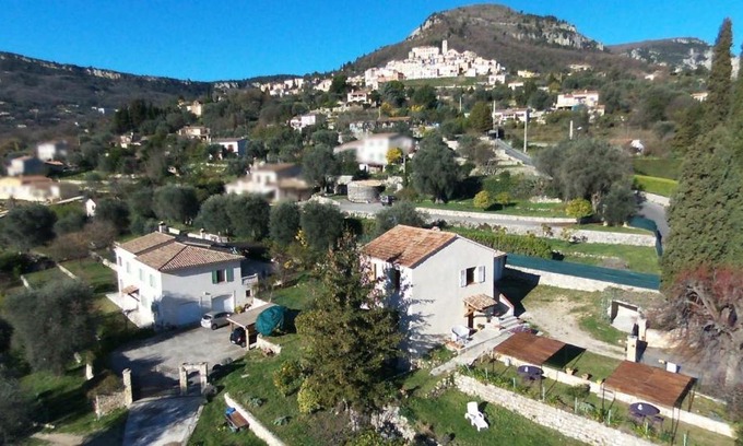 Le Bar-sur-Loup Apartment | Locations-06 Maison de Noelie 1er etage 30mn Nice
