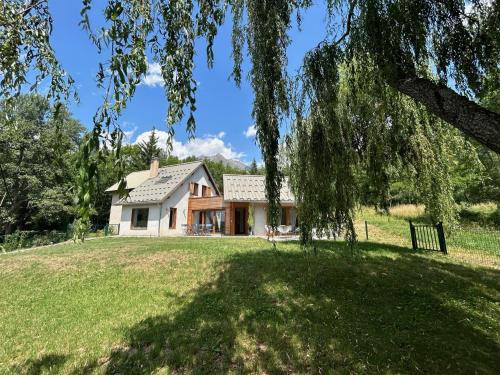 Puy-Saint-Eusebe Villa | Locavilla - l'Estagnit