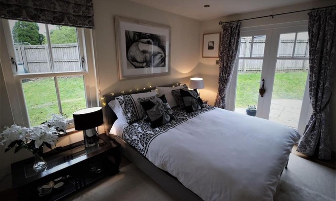 Arden Apartment | Loch Lomond Unique Selfcontained bed+bathroom