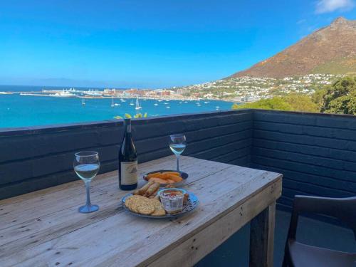 Redhill Apartment | Lock up & go apt w/great views in Simons Town