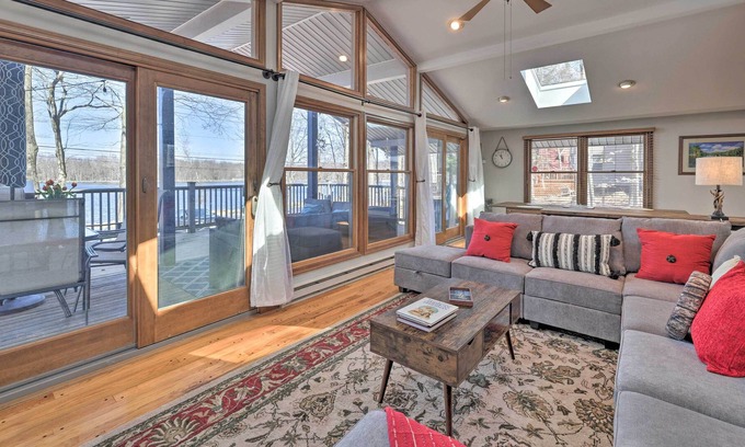 Locust Lake Village Cabin | Locust Lake Village Cabin w/ Deck & Lake View!