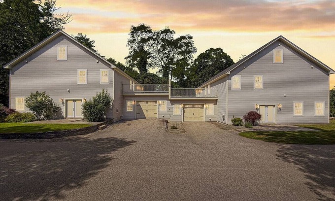 North Conway House | Locust Lodge #1 | 26 Beds, Sleeps 42, HotTub, Pool
