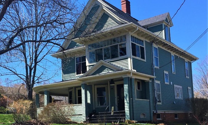 Wolfville Bed & Breakfast | Locust & Starr Inn