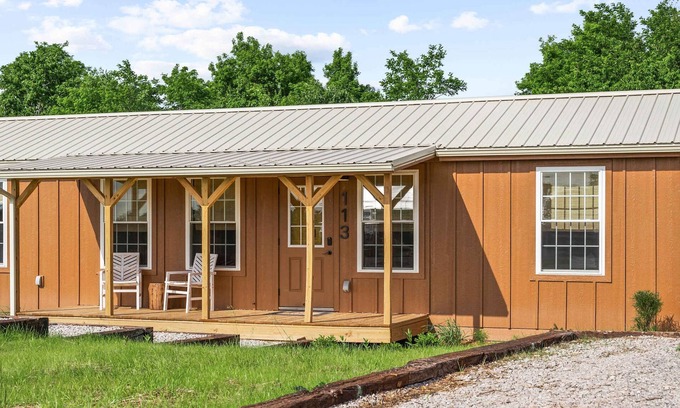 Williamstown Cabin | Lodge 113 at Eden Reserve—Safari Cabin Near Ark