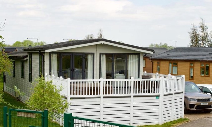 Chittering Apartment | Lodge 46 R and R Holidays Ltd