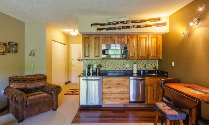 Lincoln Condo | Lodge at Lincoln Station