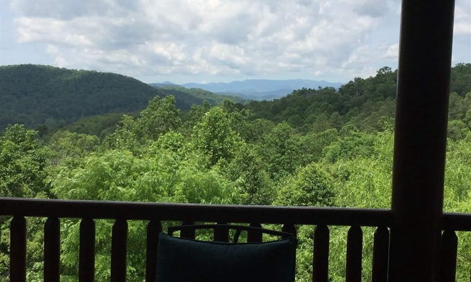 Rambling Ridge Cabin | Lodge at Shady Branch
