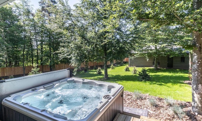 Le Chambon-sur-Lignon House | Lodge luxe au golf avec bain à remous, piscine, salles de sport et bien-être, jeux pour tous âges - FR-1-582-371