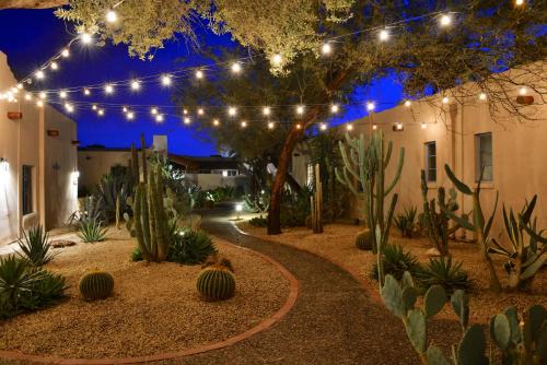 Peter Howell Cabin | Lodge On The Desert