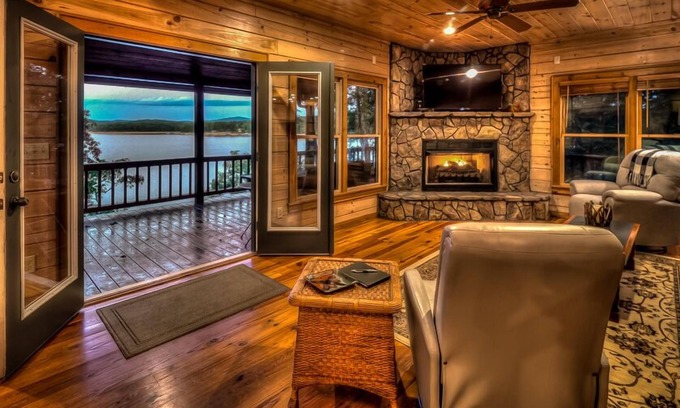 Blue Ridge Cabin | Lodge On The Lake- Pet Friendly | Waterfront w/Dock | Beautiful Views